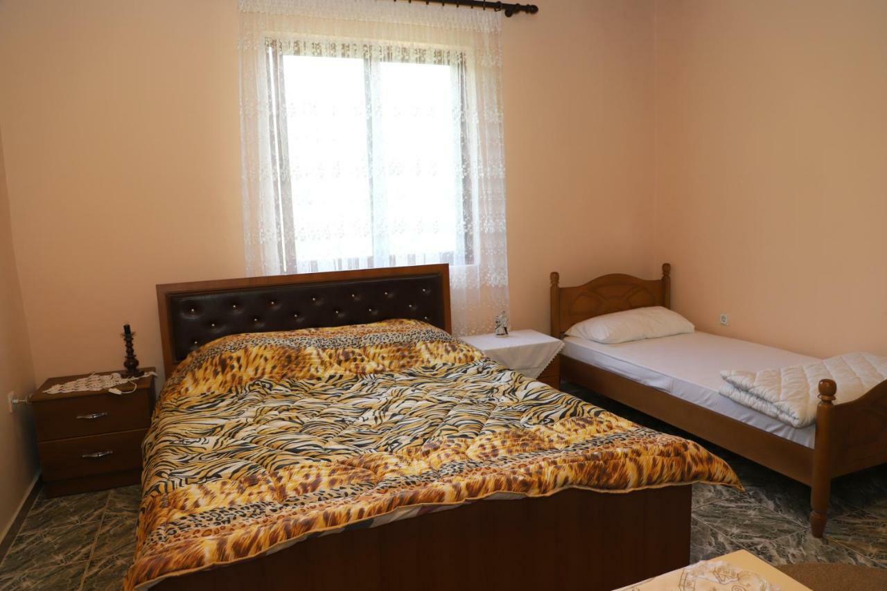 Guest House Pashollari เบราท ภายนอก รูปภาพ