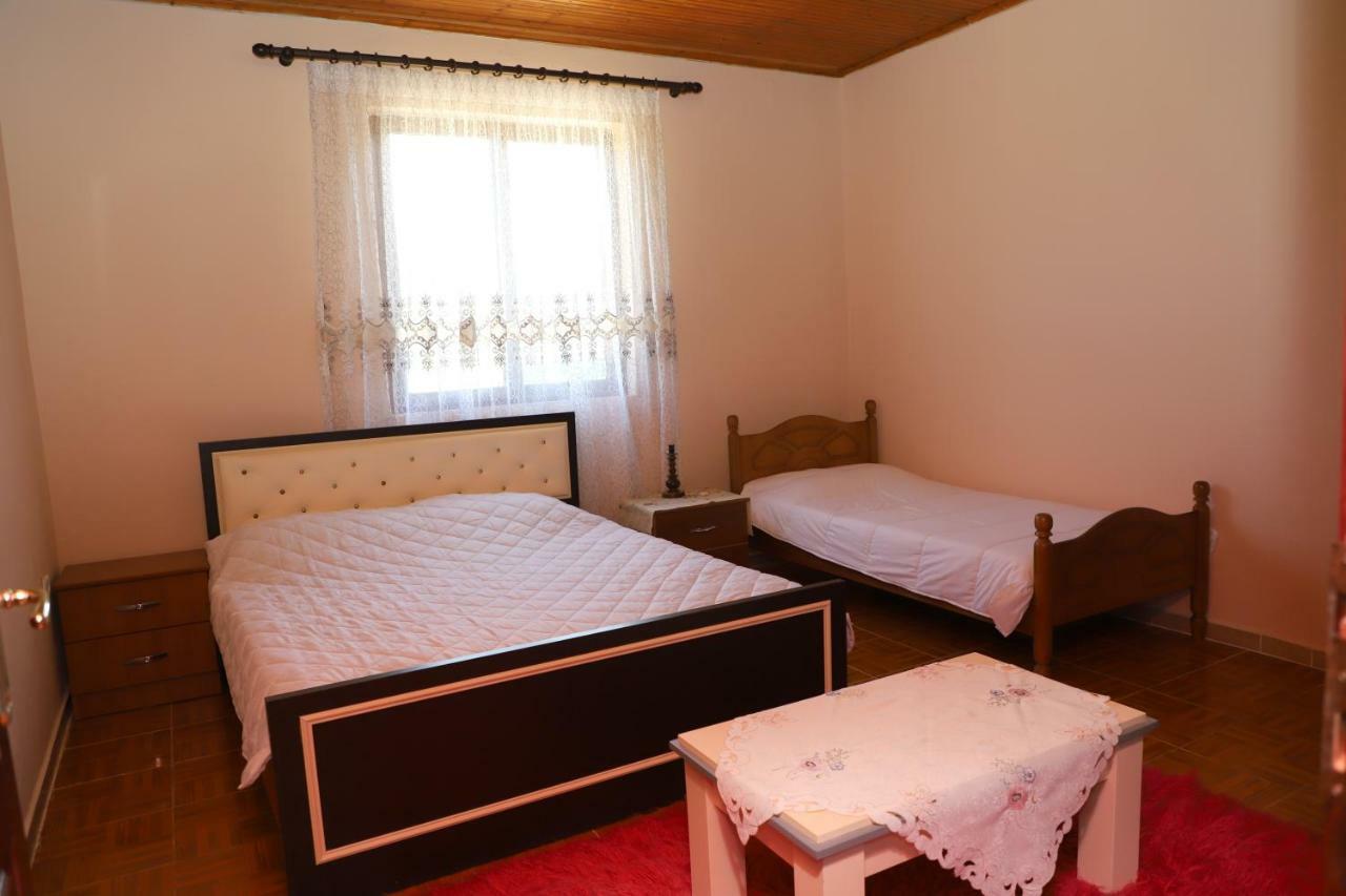 Guest House Pashollari เบราท ภายนอก รูปภาพ