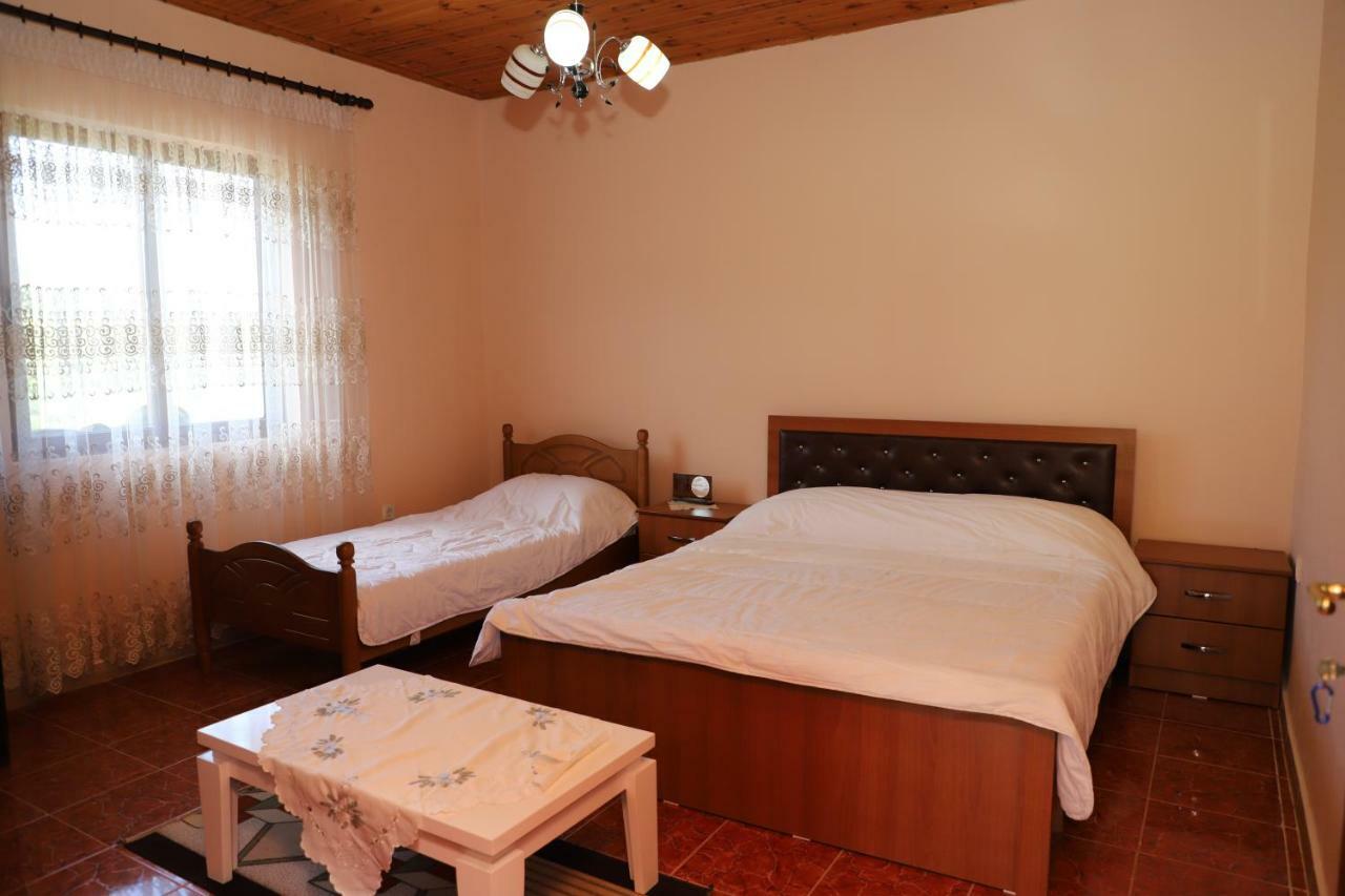 Guest House Pashollari เบราท ภายนอก รูปภาพ