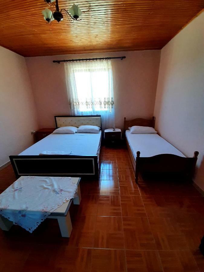 Guest House Pashollari เบราท ภายนอก รูปภาพ