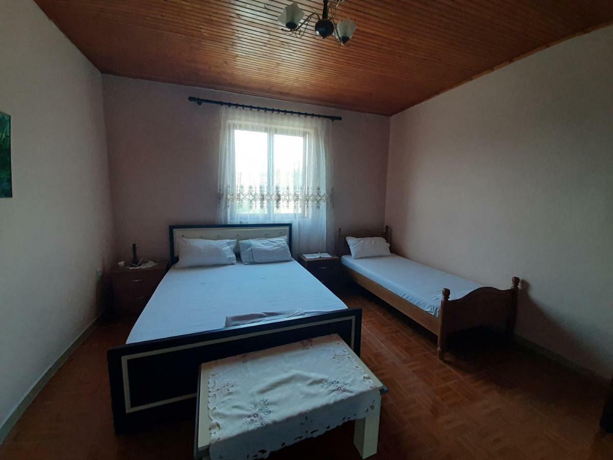 Guest House Pashollari เบราท ภายนอก รูปภาพ