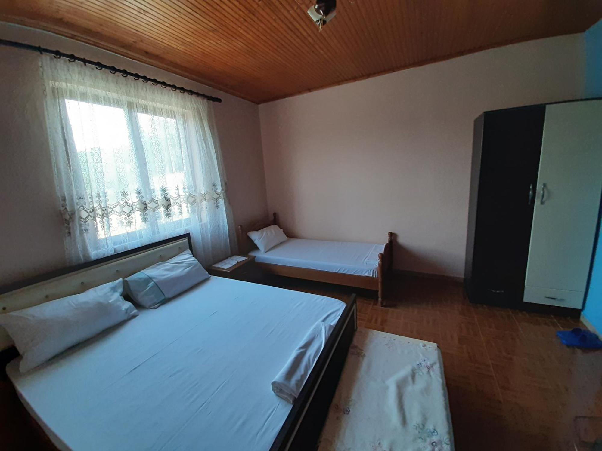 Guest House Pashollari เบราท ภายนอก รูปภาพ